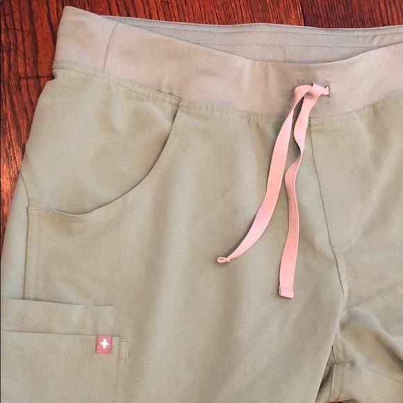 ON HOLD FIGS Scrub Set (Size L, Jade Green) - Picture 5 of 7